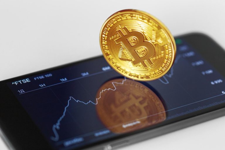 The New Crypto Divide: Speculation on One Side, Infrastructure on the Other The New Crypto Divide: Speculation on One Side, Infrastructure on the Other
